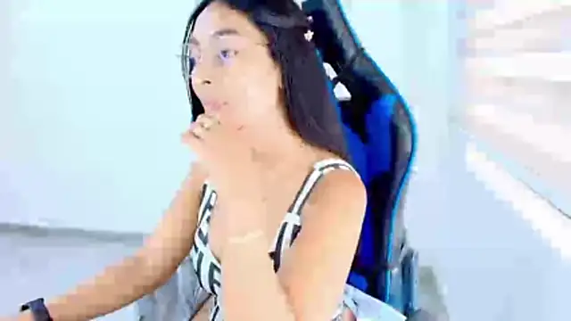 sophiax-x online show from 04-19-26, 06:32