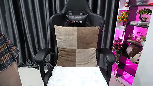 Yuki-yio online show from 02-15-25, 01:21