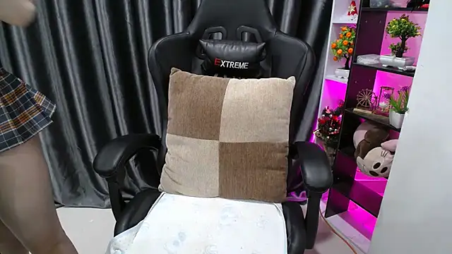 Yuki-yio online show from 03-17-25, 01:24