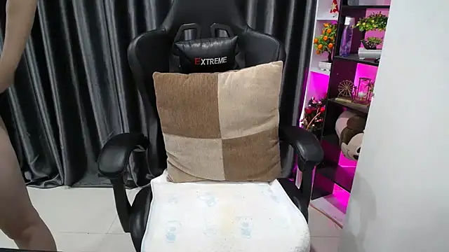 Yuki-yio online show from 09-16-25, 01:17