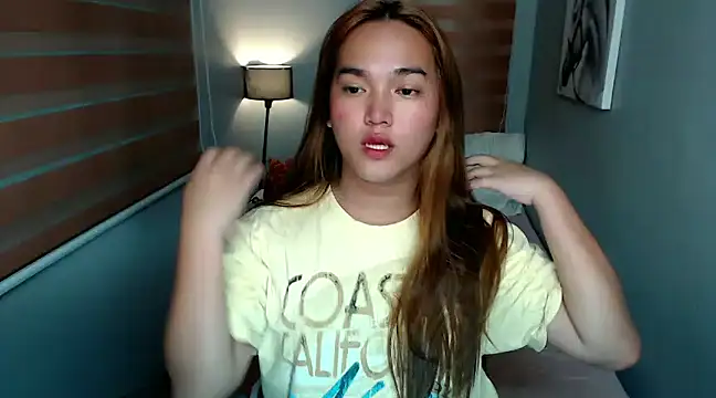 Snapshot of MoaningKylie chatting on 12-17-24, 04:56 MoaningKylie online show from 12-17-24, 04:56