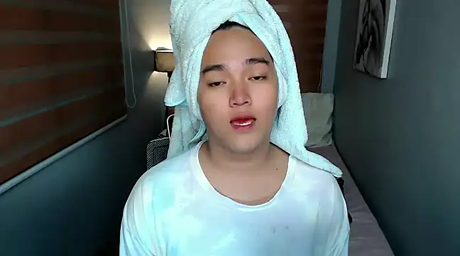 Snapshot of MoaningKylie chatting on 12-17-24, 09:07 MoaningKylie online show from 12-17-24, 09:07