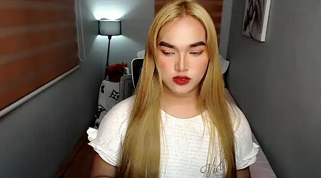 Snapshot of MoaningKylie chatting on 01-18-25, 03:42 MoaningKylie online show from 01-18-25, 03:42