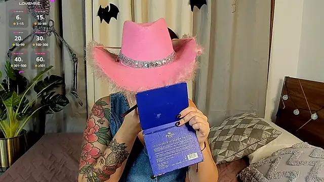 Amy art online show from 10-24-25, 08:49