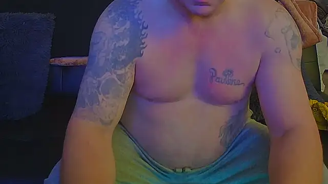 Snapshot of AwesomePapaya chatting on 12-16-25, 11:43 AwesomePapaya online show from 12-16-25, 11:43