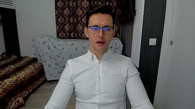 Snapshot of sexxymuscles4u chatting on 03-11-25, 04:51 sexxymuscles4u online show from 03-11-25, 04:51