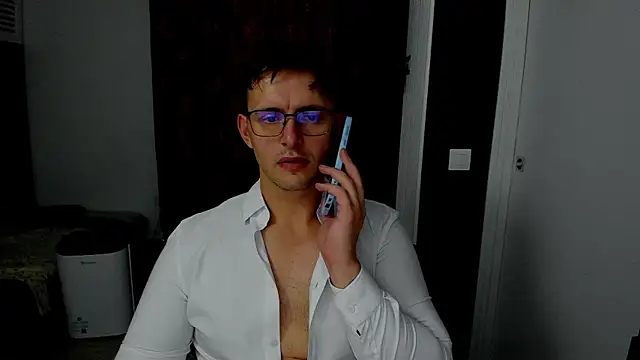 Snapshot of sexxymuscles4u chatting on 11-14-25, 12:04 sexxymuscles4u online show from 11-14-25, 12:04