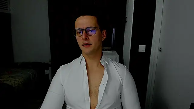 Snapshot of sexxymuscles4u chatting on 11-18-25, 10:31 sexxymuscles4u online show from 11-18-25, 10:31