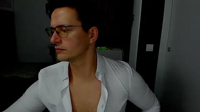 Snapshot of sexxymuscles4u chatting on 11-25-25, 09:31 sexxymuscles4u online show from 11-25-25, 09:31