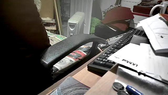 Snapshot of dirtyharry2022 chatting on 12-12-24, 04:53 dirtyharry2022 online show from 12-12-24, 04:53