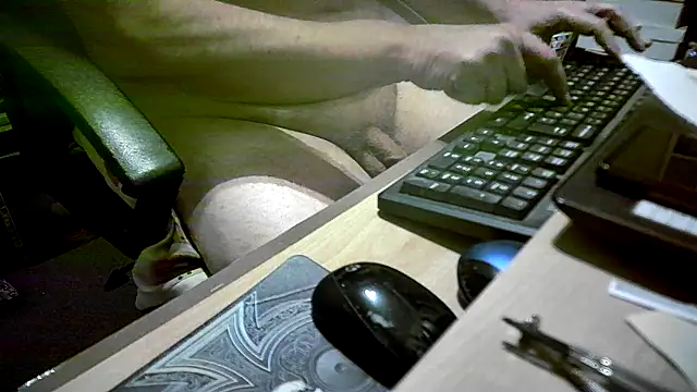 Snapshot of dirtyharry2022 chatting on 03-11-25, 12:44 dirtyharry2022 online show from 03-11-25, 12:44