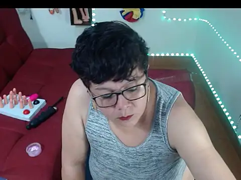 Snapshot of angelitolove727 chatting on 07-06-26, 01:57 angelitolove727 online show from 07-06-26, 01:57
