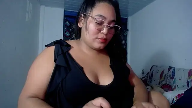 Snapshot of sirena_15 chatting on 02-08-26, 01:09 sirena 15 online show from 02-08-26, 01:09