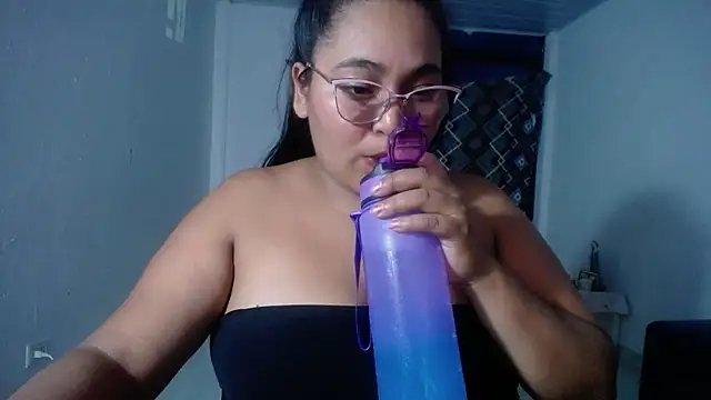 Snapshot of sirena_15 chatting on 03-05-26, 05:14 sirena 15 online show from 03-05-26, 05:14