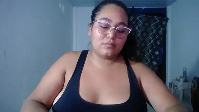 Snapshot of sirena_15 chatting on 03-08-26, 02:04 sirena 15 online show from 03-08-26, 02:04