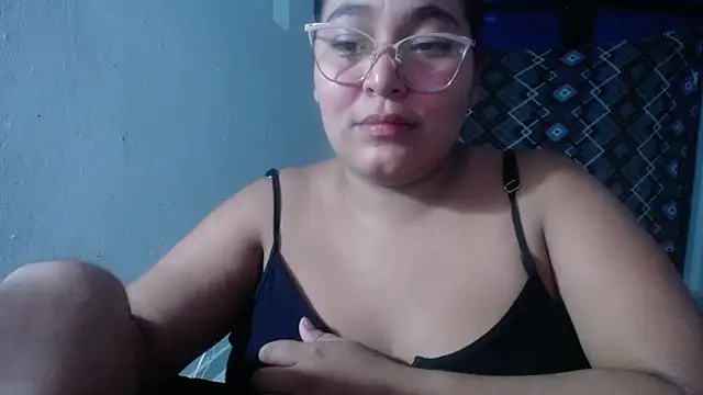 Snapshot of sirena_15 chatting on 03-16-26, 05:44 sirena 15 online show from 03-16-26, 05:44