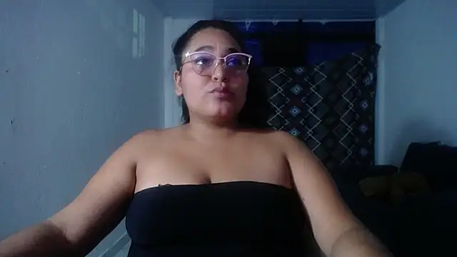 Snapshot of sirena_15 chatting on 03-19-26, 05:22 sirena 15 online show from 03-19-26, 05:22
