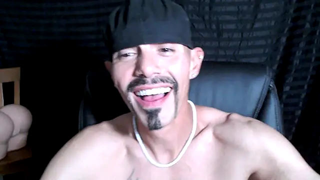 Snapshot of ThickD2C chatting on 02-20-25, 06:35 ThickD2C online show from 02-20-25, 06:35