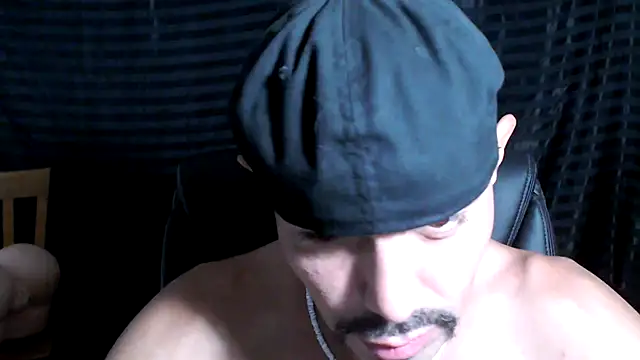 Snapshot of ThickD2C chatting on 03-08-25, 02:34 ThickD2C online show from 03-08-25, 02:34