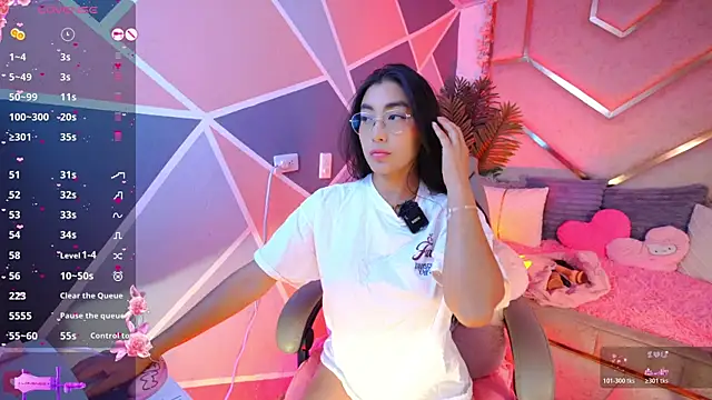 Snapshot of shanon- chatting on 06-24-26, 04:55 shanon- online show from 06-24-26, 04:55