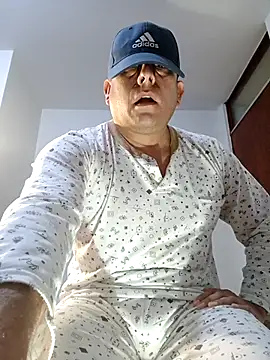 Snapshot of chicoguapo8 chatting on 09-20-25, 03:02 chicoguapo8 online show from 09-20-25, 03:02