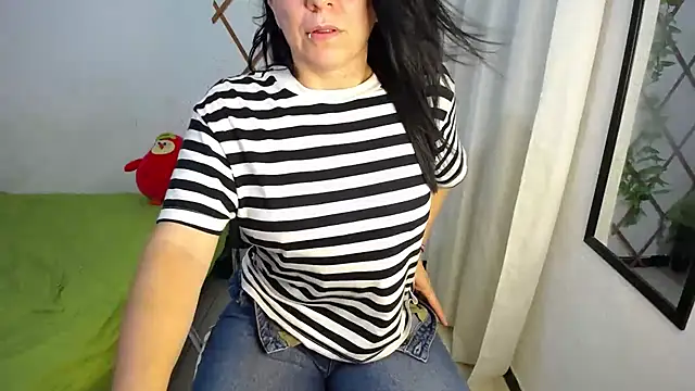 Snapshot of alexa_milsf chatting on 12-07-24, 04:09 alexa milsf online show from 12-07-24, 04:09