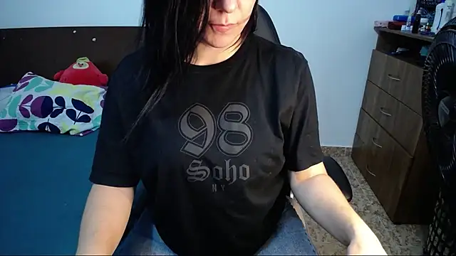 Snapshot of alexa_milsf chatting on 03-08-25, 02:01 alexa milsf online show from 03-08-25, 02:01