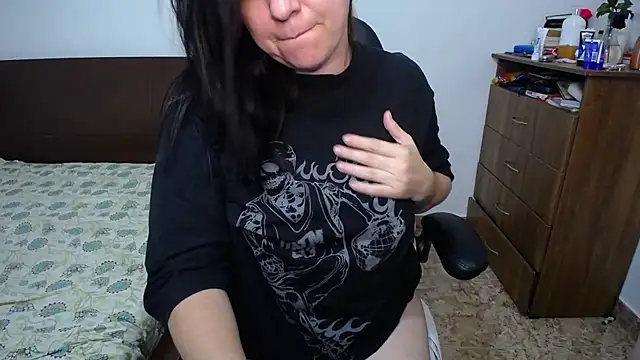 Snapshot of alexa_milsf chatting on 10-07-25, 01:36 alexa milsf online show from 10-07-25, 01:36