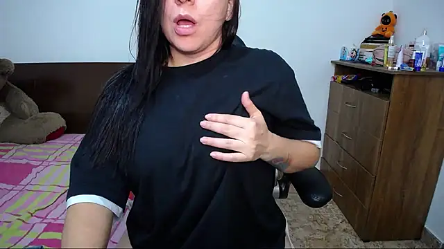 Snapshot of alexa_milsf chatting on 11-25-25, 02:33 alexa milsf online show from 11-25-25, 02:33