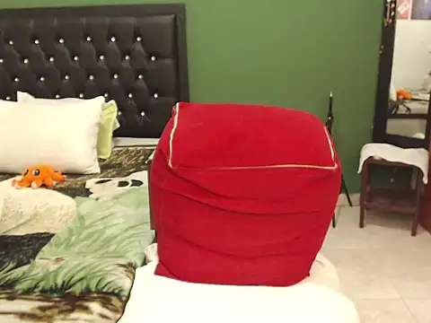 Estefani 32 online show from 02-05-25, 10:55