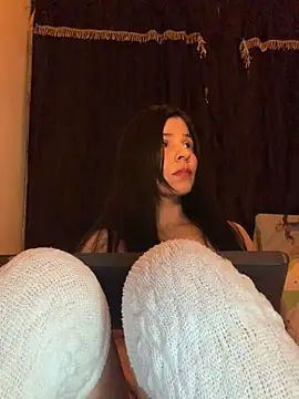 Estefani 32 online show from 03-10-26, 01:54