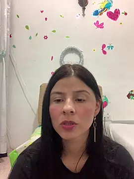 Estefani 32 online show from 04-19-26, 07:49