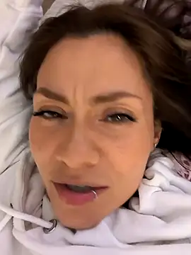 Snapshot of SamyJones9 chatting on 09-22-25, 12:23 SamyJones9 online show from 09-22-25, 12:23