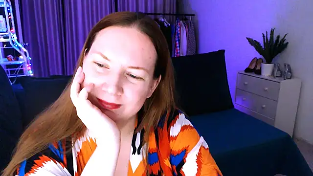 Snapshot of GoddessLara chatting on 01-10-25, 12:27 GoddessLara online show from 01-10-25, 12:27