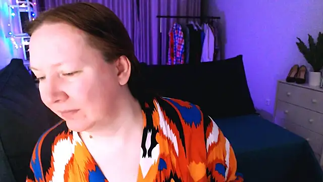 Snapshot of GoddessLara chatting on 03-18-25, 01:10 GoddessLara online show from 03-18-25, 01:10