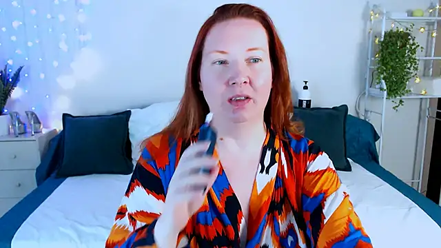 Snapshot of GoddessLara chatting on 10-26-25, 08:04 GoddessLara online show from 10-26-25, 08:04