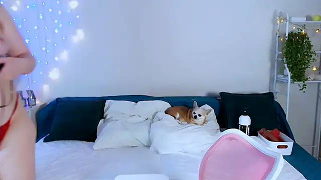 Snapshot of GoddessLara chatting on 11-10-25, 04:39 GoddessLara online show from 11-10-25, 04:39