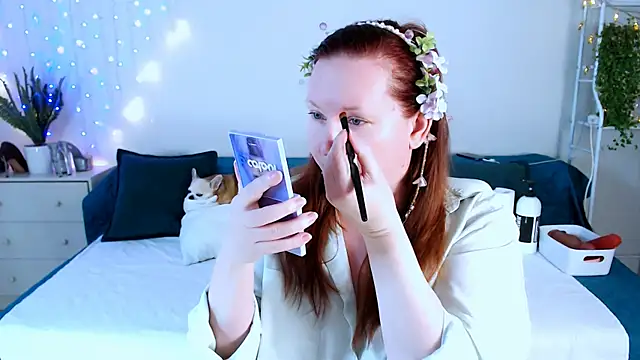 Snapshot of GoddessLara chatting on 11-28-25, 12:13 GoddessLara online show from 11-28-25, 12:13