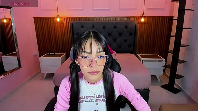 AMELIELEONE online show from 04-14-26, 12:22