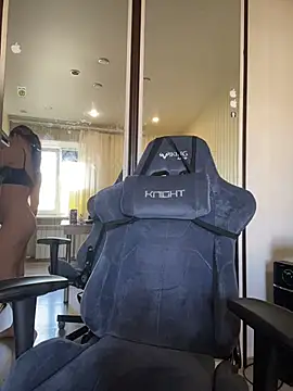 Lisaaan online show from 04-25-26, 01:41