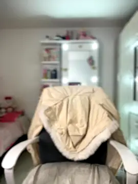 Snapshot of Emmily_19 chatting on 09-19-25, 11:38 Emmily 19 online show from 09-19-25, 11:38