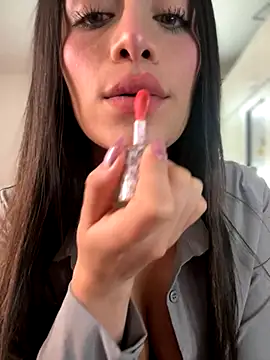 Snapshot of Emmily_19 chatting on 11-18-25, 10:03 Emmily 19 online show from 11-18-25, 10:03