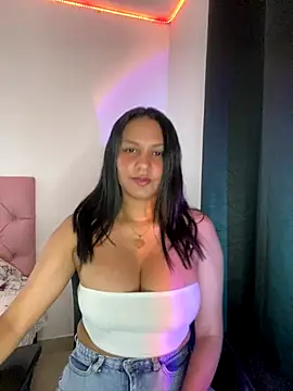 Snapshot of marc_and_ema chatting on 12-01-24, 06:08 marc and ema online show from 12-01-24, 06:08