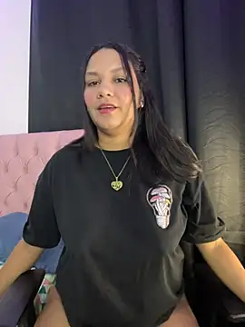 Snapshot of marc_and_ema chatting on 02-09-25, 03:22 marc and ema online show from 02-09-25, 03:22