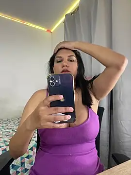 Snapshot of marc_and_ema chatting on 11-21-25, 01:26 marc and ema online show from 11-21-25, 01:26