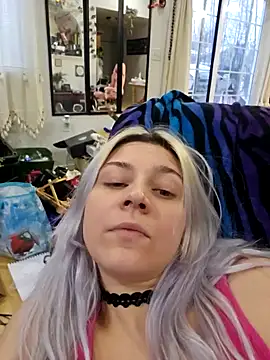 Snapshot of ScarletCallings420 chatting on 12-23-24, 12:25 ScarletCallings420 online show from 12-23-24, 12:25