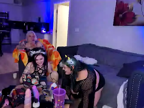 Snapshot of Cutegothcrybabyx chatting on 01-15-25, 09:24 Cutegothcrybabyx online show from 01-15-25, 09:24