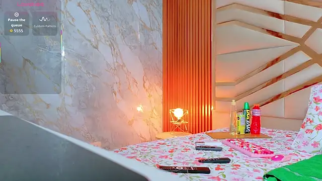 Snapshot of mommywebcam chatting on 10-24-25, 02:19 mommywebcam online show from 10-24-25, 02:19