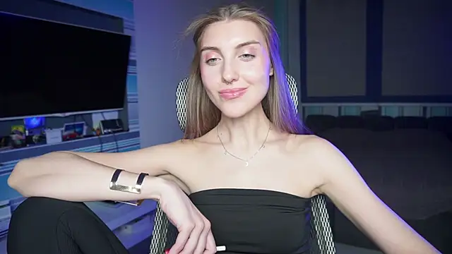 Snapshot of CassiaBlade1 chatting on 09-29-25, 04:23 CassiaBlade1 online show from 09-29-25, 04:23