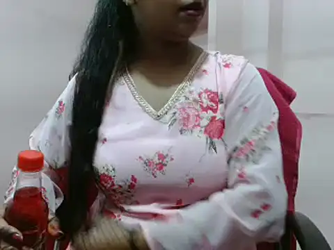 LovingPihu online show from 02-28-25, 04:54